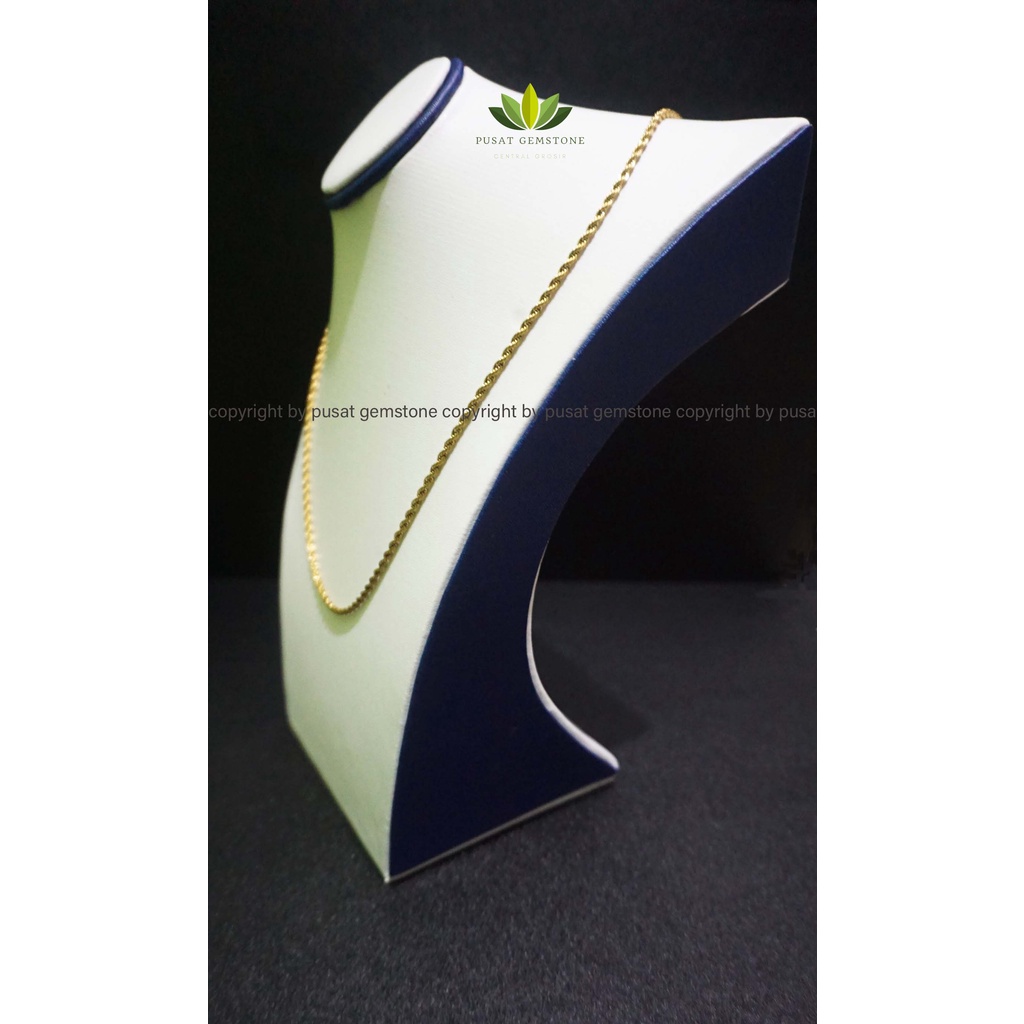 Manekin Pajangan Kalung Bahan Oscar