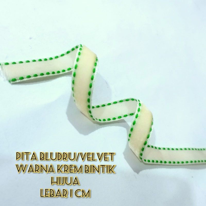 

PER METER PITA BLUDRU WARNA CREAM BINTIK HIJAU LEBAR 1CM