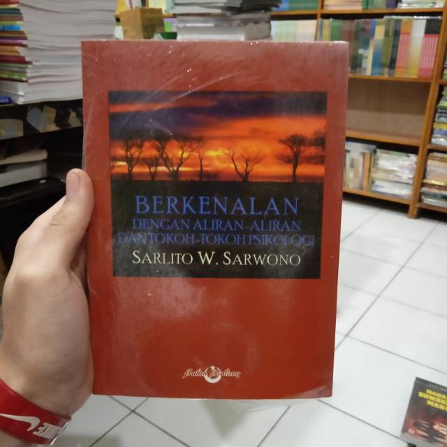 

Buku berkenalan dengan aliran aliran dan tokoh tokoh psikologi