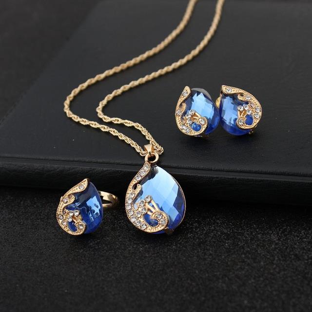 Korea ornamen indah peacock kristal set kalung Korea gaya temperamen elegan anting-anting kalung cin