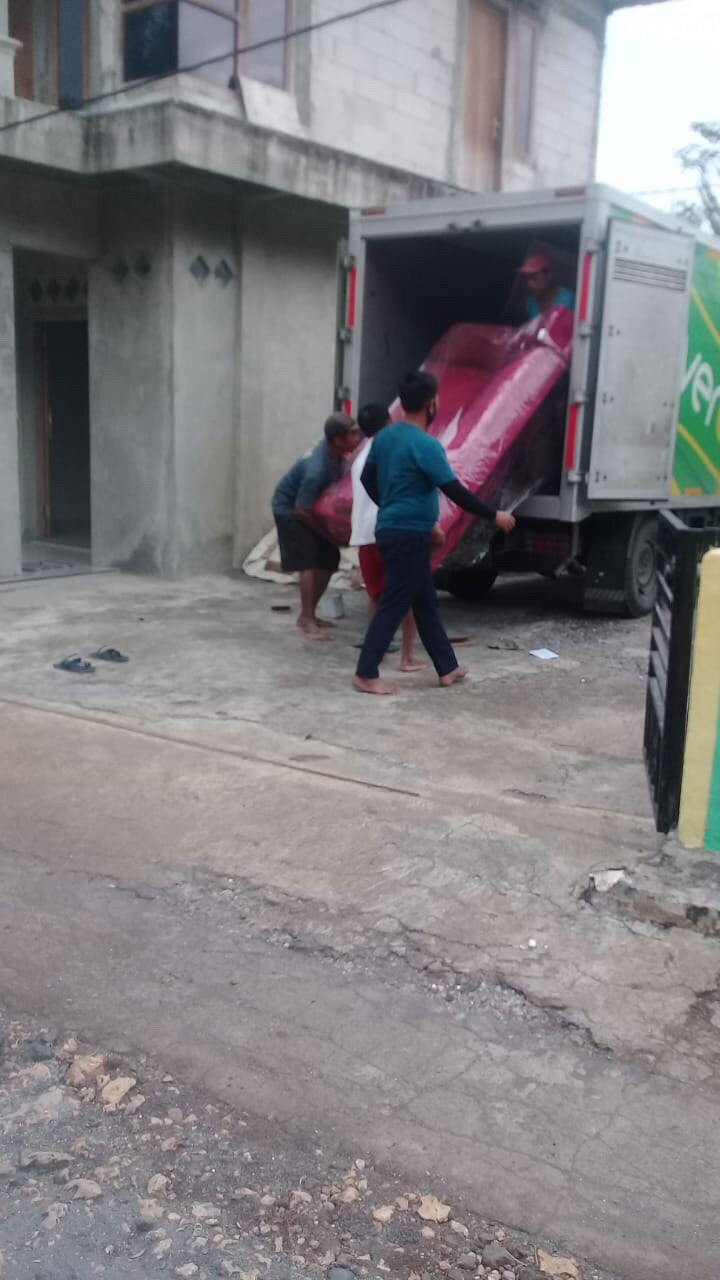 Meja Makan Kaca 4 Kursi Belgia
