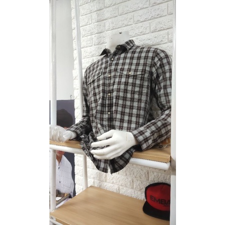 KEMEJA PRIA LENGAN PANJANG MERK EMBA JEANS