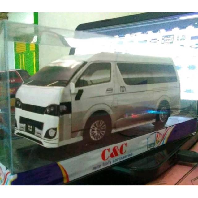 Papercraft Miniatur HIACE Comutter