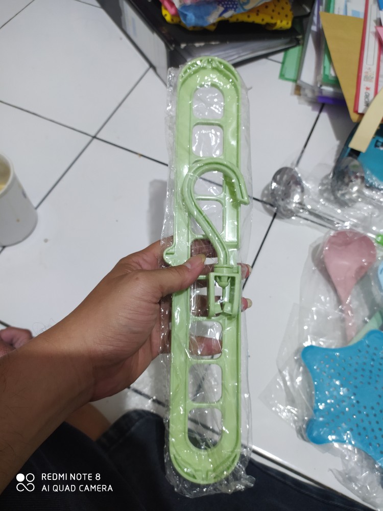 Gantungan Baju / Magic Hanger / Gantungan Ajaib Multifungsi Dapat Dilipat Dengan 9 Lubang (c8k)