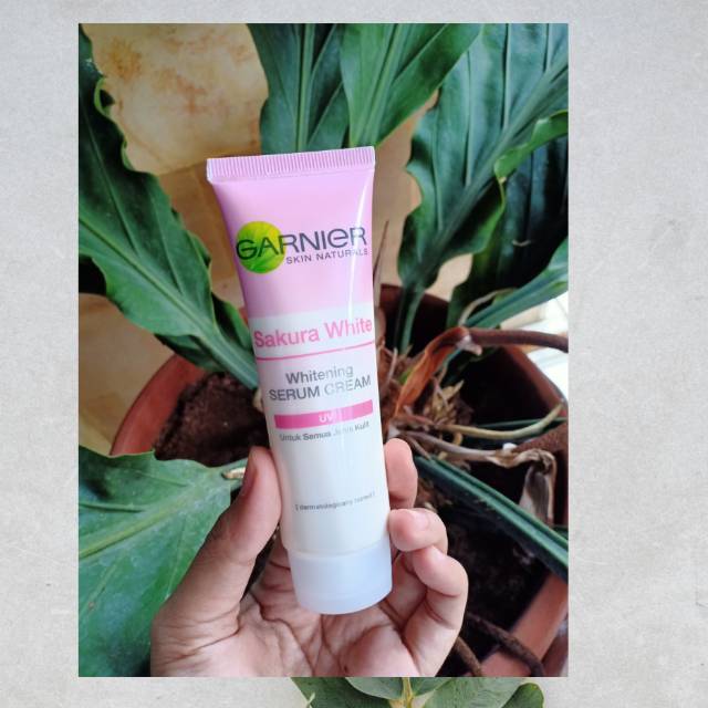 Garnier Sakura White whitening serum cream
