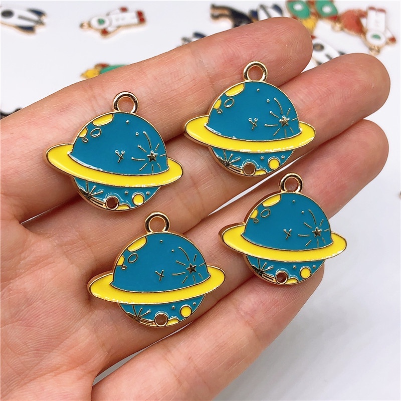 4pcs Liontin Enamel Bentuk planet Luar Angkasa Bahan Alloy Untuk Membuat Perhiasan Wanita