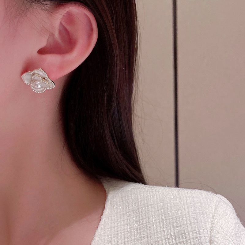 Anting Stud 925 silver needle Bentuk Bunga Aksen Mutiara Dan Berlian