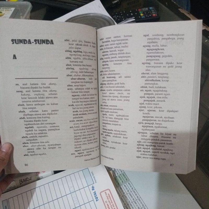 Buku Kamus Bahasa Sunda (15×21)cm