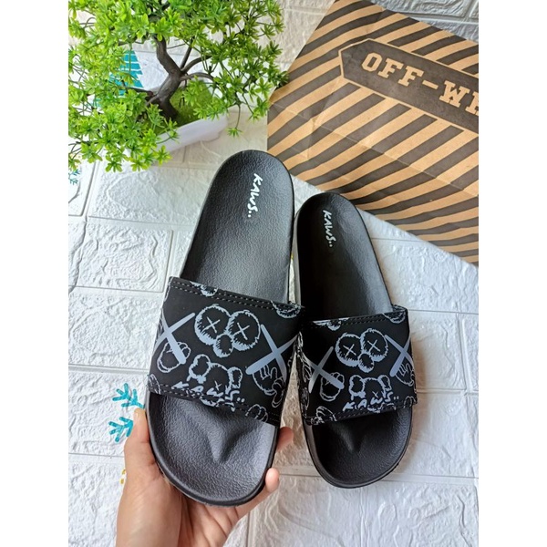 Sandal Slide/Slop Pria Wanita Off-White Grade Original  - Sandal Slop Murah-Kaws Black