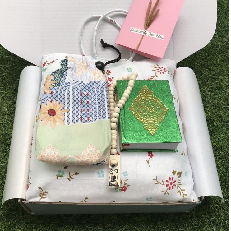 

[QC317] Paket Alat Sholat/Hamper alat sholat/kado wisuda/Kado Ulang tahun/Wedding gift/Kado Anniversary/Kado Cewek/Kado islami/gift box/birthday gift/kado pernikahan/kado wedding/kado nikah islami/kado pacar/hampers alat sholat/hampers islami/kado islami/
