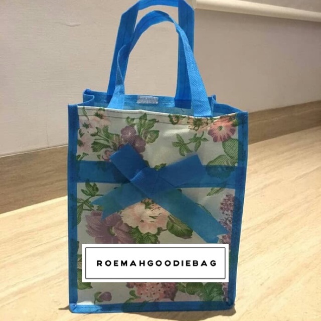 

Tas Spundbond Pita Motif Kecil/Tas Kain Spondbond/Tas Souvenir/Tenteng