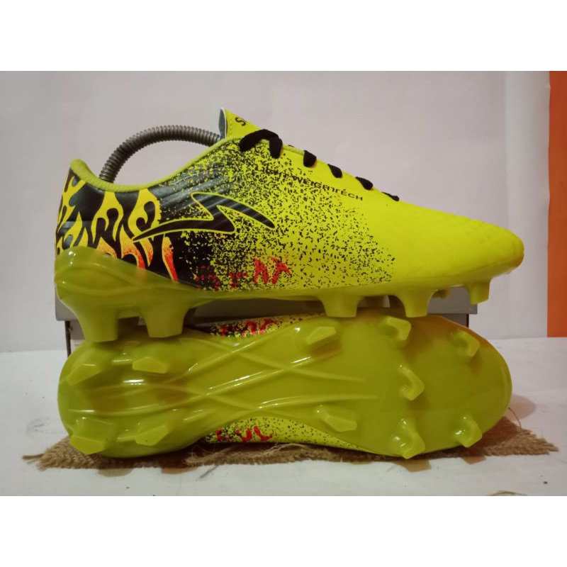 Sepatu Bola SPECS EWAKLOK terbaru warna hijau Terlaris Termurah size 38-43