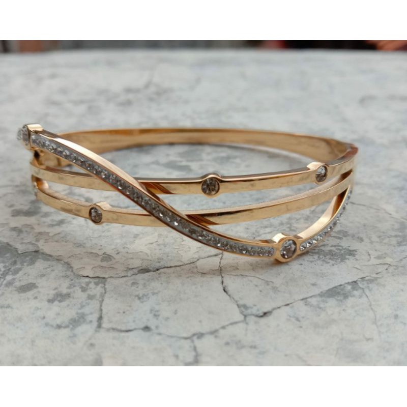 gelang titanium wanita terbaru stainlees stell