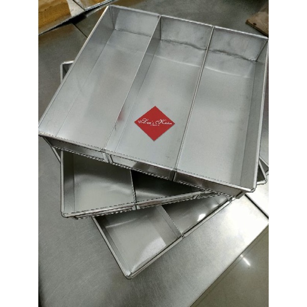 

Loyang sekat tiga (2 ukuran) (harga per pcs)