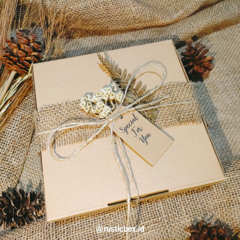 

Gift Box / Box Kado / Kotak Kado / Kotak Hadiah / Kotak Hampers / Box Hampers Rustic