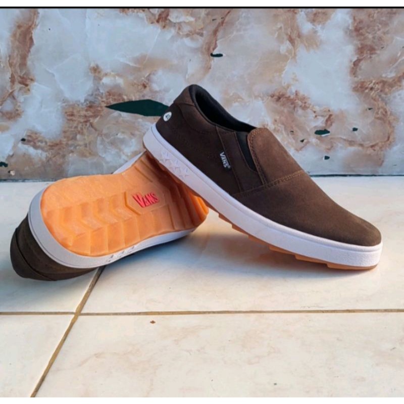 Sepatu Slip On Laki Laki Dewasa VANS  Sneakers Casual Pria Tanpa Tali Terbaru Buat Gaya dan Santai