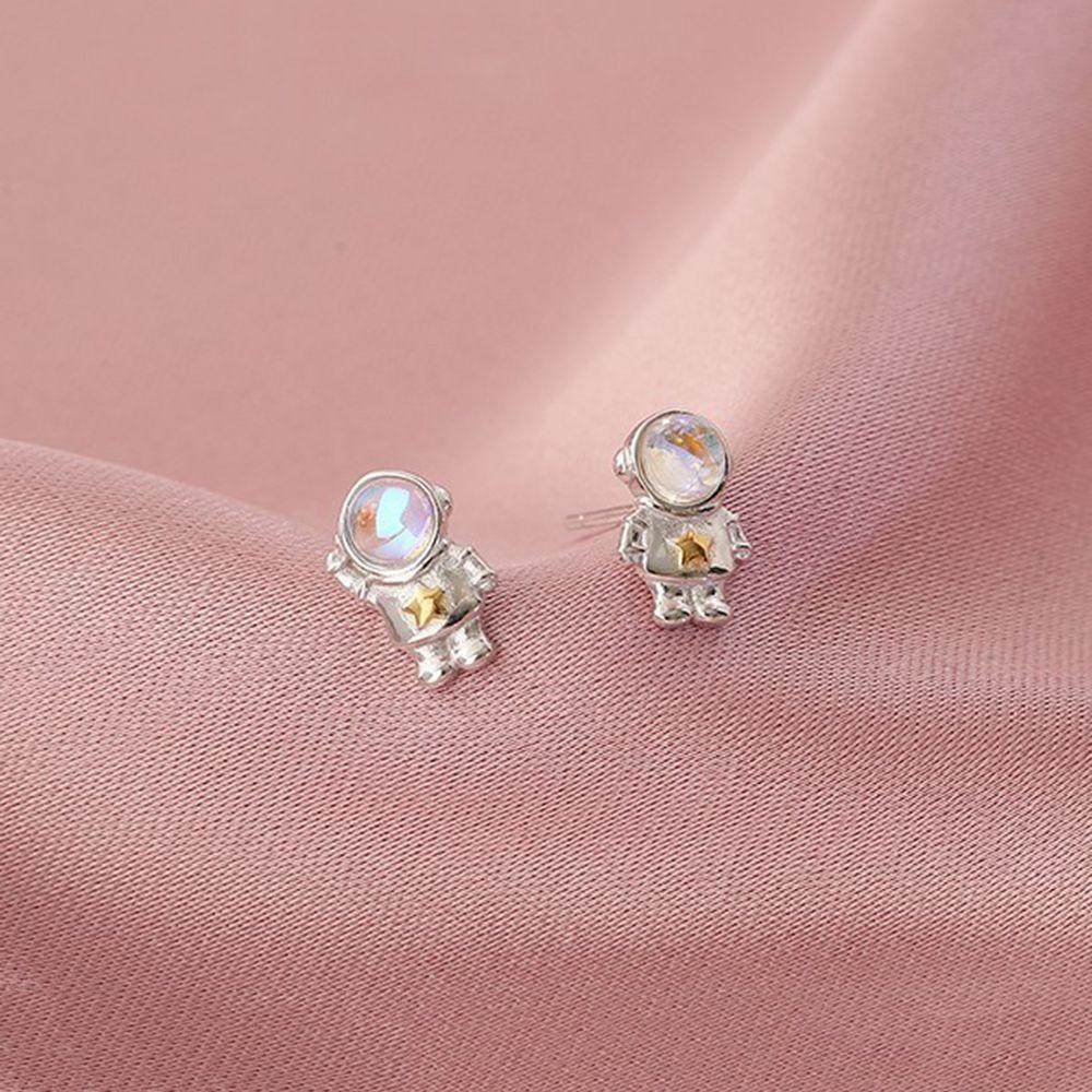 NEEDWAY Anting Korea Aurora Fashion Spaceman Kecil Perempuan Hadiah Perhiasan Anting Astronot Kristal