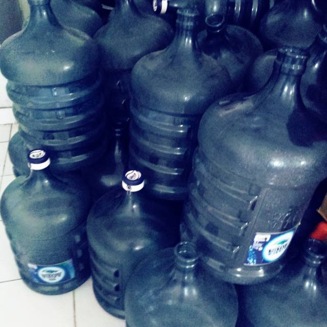 Aqua galon kosong
