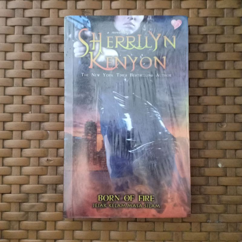 Novel Born Of Fire - Sherrilyn Kenyon SEGEL
