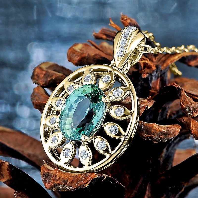 [Ready Stock]Fashion Inlaid Blue and Green Gemstone Pendant Necklace