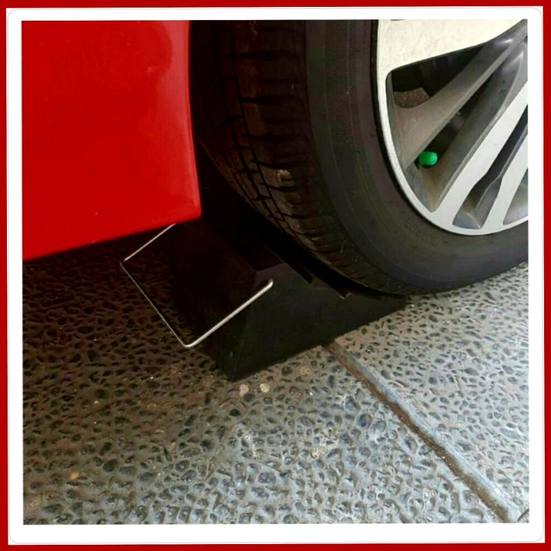 Karet Ganjalan Ban Mobil / Rubber Parking Chock / Rubber Wheel Chock