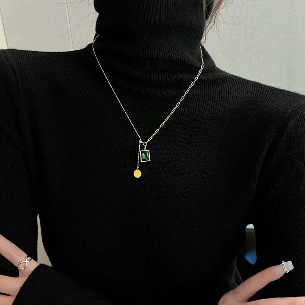 Mxbeauty Kalung Emas Kepribadian Retro Zamrud Logam Liontin Kalung Baja Titanium Hijau Perempuan Sweater Rantai