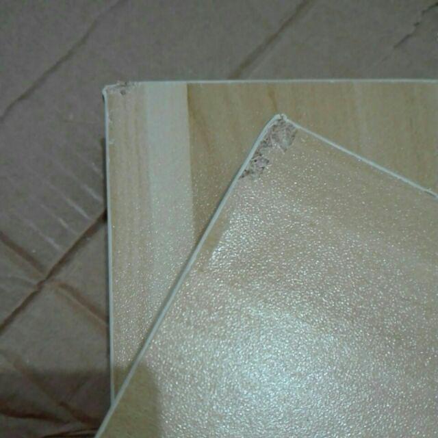 Hiasan Dinding Rak Isi 3 Buah (ambalan)