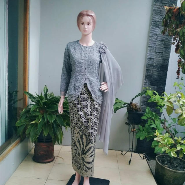 30+ Ide Keren Kebaya Selendang