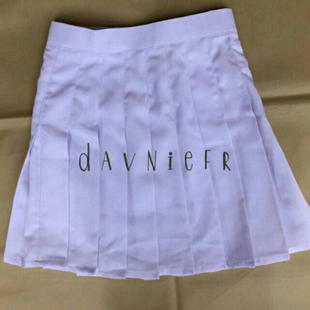 twhite tennis skirt