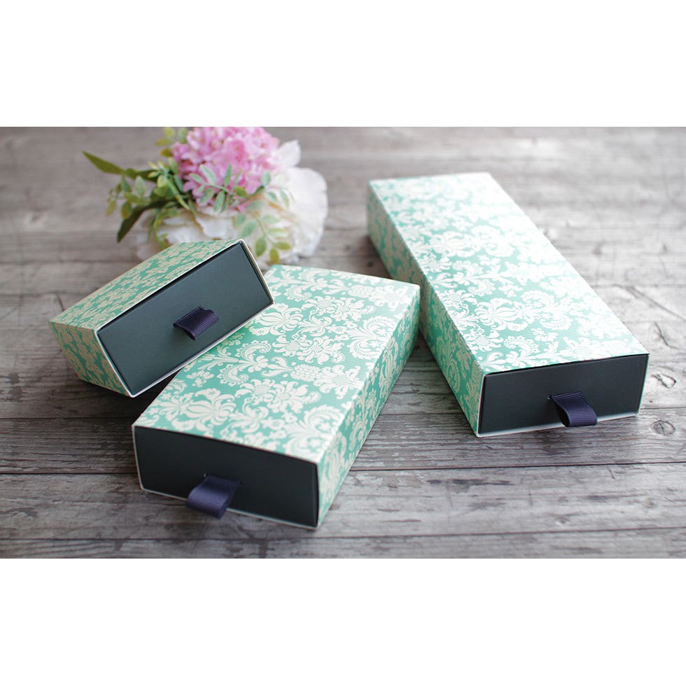 

BOX SOUVENIR KADO GIFT KOTAK FANCY HITAM TEBAL TOSCA dan PITA PISAH 16.5x8.5x3.5cm BIG LB-238