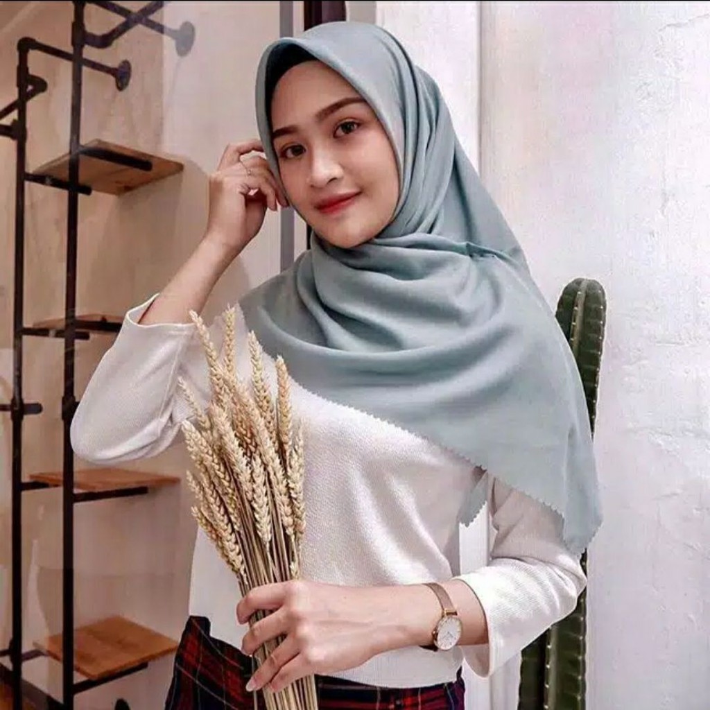 Hijab Segi Empat Bella / Polycotton / Laudya Square