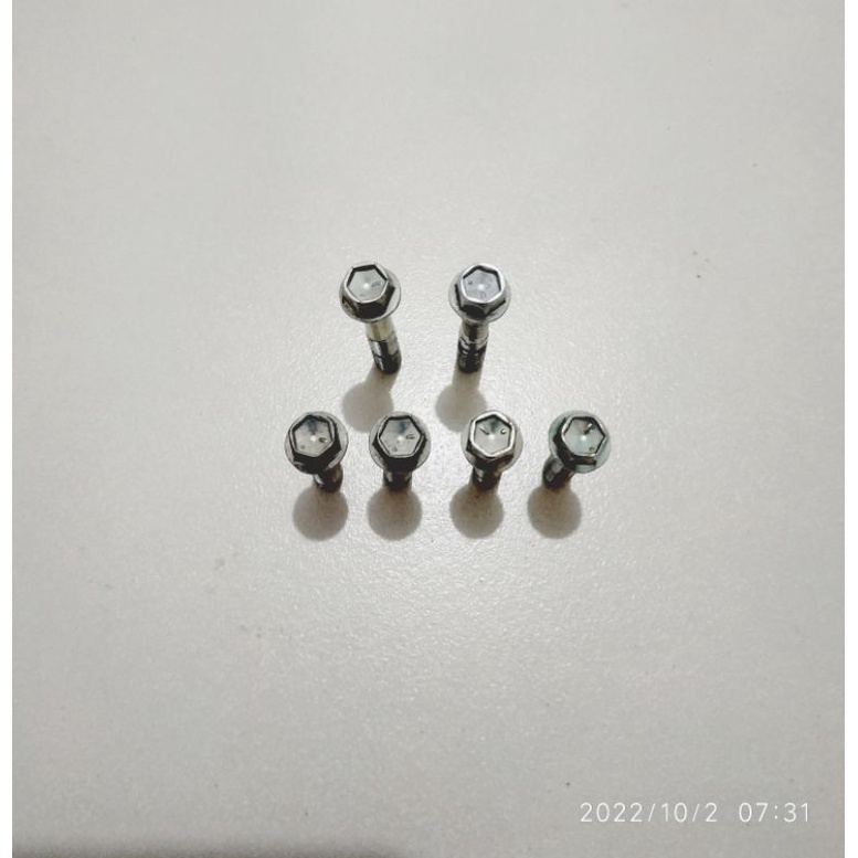 Baut Kunci 8 Tutup One Way Mio M3 , Mio Z , Soul GT 125 , Xride 125 ( Original )