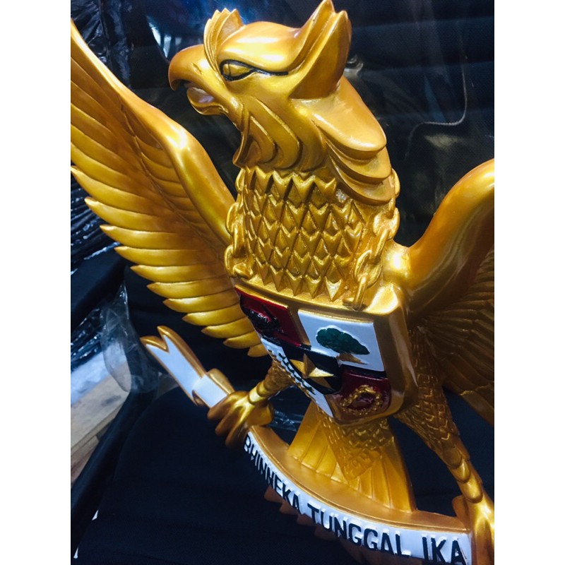 Lambang Garuda patung lambang garuda pancasila bahan fiber 70 cm