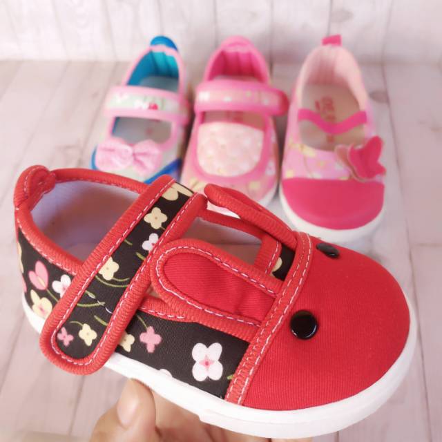 Sepatu sendal anak lucu kelinci casual 1 2 3 tahun tidak licin termurah size 22-25