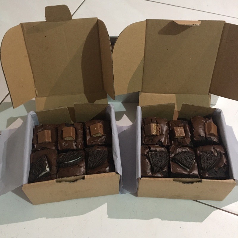 

Fudgy Brownies - Personal Size : Hampers Lebaran Ulangtahun Wisuda Hadiah Kado Natal Christmas Pekanbaru