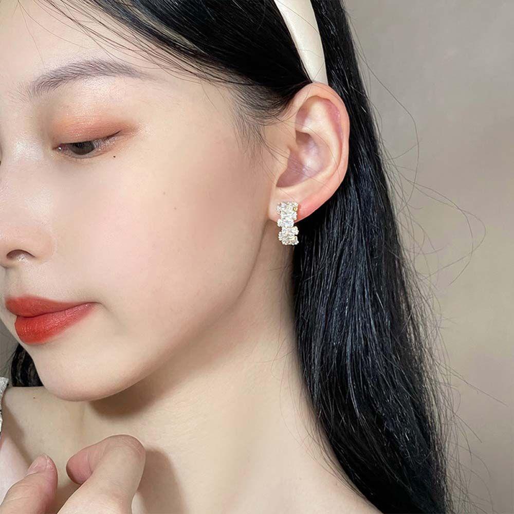 Mxbeauty Zirkon Klip Telinga Wanita Warna Perak Gadis Wanita Warna Emas Fashion Perhiasan Tulang Rawan Klip Berlian Berlian Imitasi Klip Anting