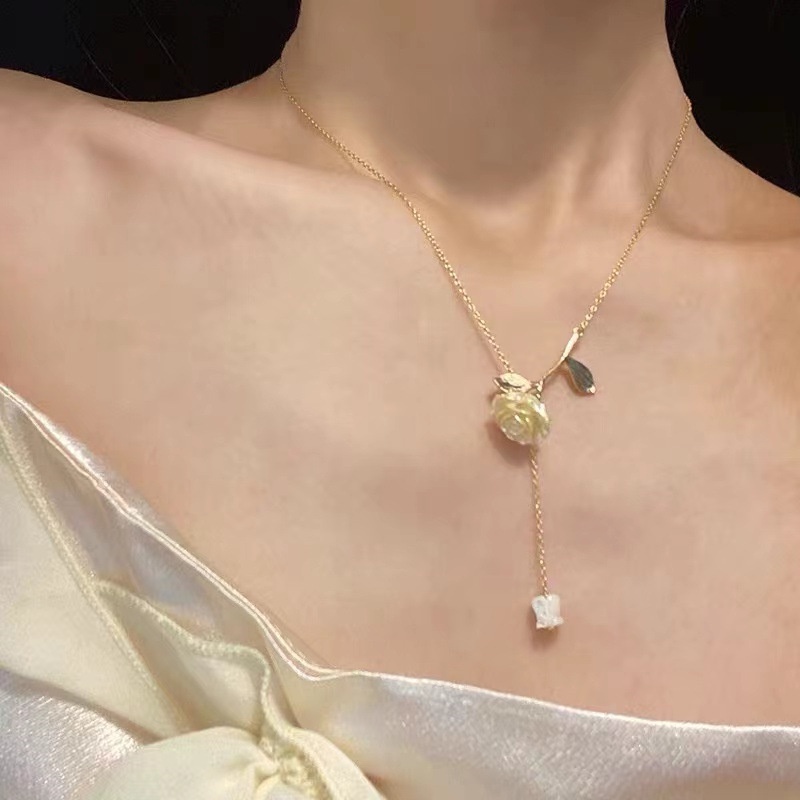 Kalung Rantai Klavikula Desain Bunga Mawar Gaya Retro Korea Untuk Wanita