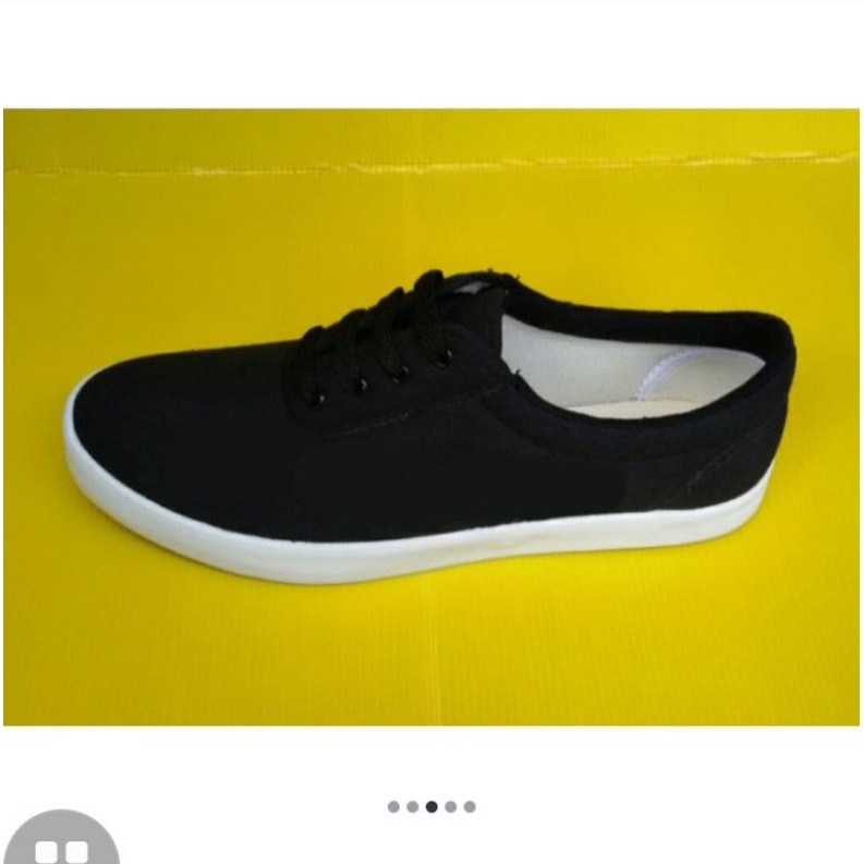 sepatu kanvas pria