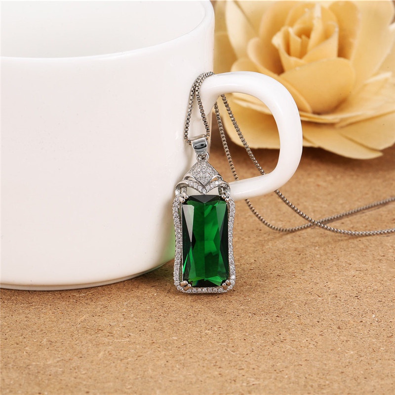 [Ready Stock]Fashion Plated 925 Silver Inlaid Green Gem Diamond Pendant Necklace