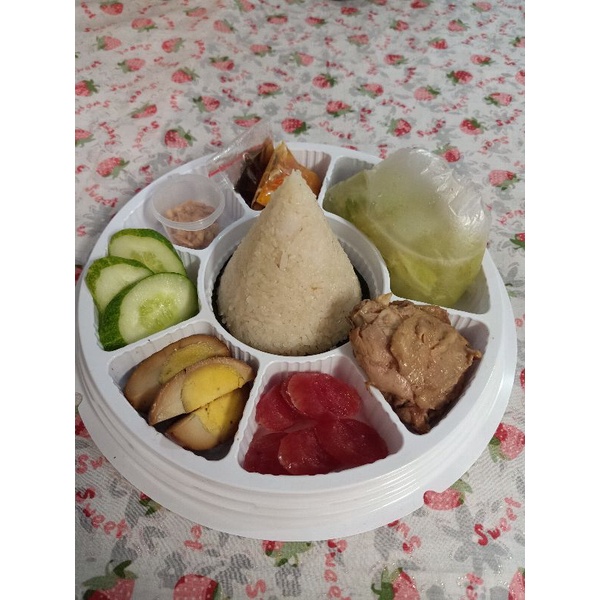 

Tumpeng nasi hainan non halal