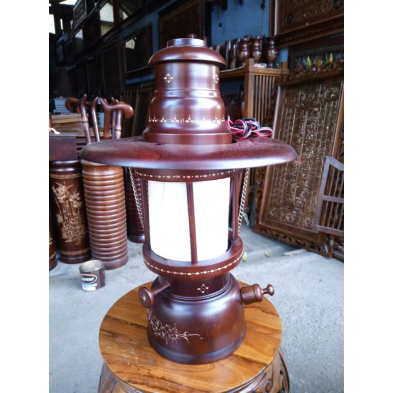 Lampu Petromak Berbahan Kayu