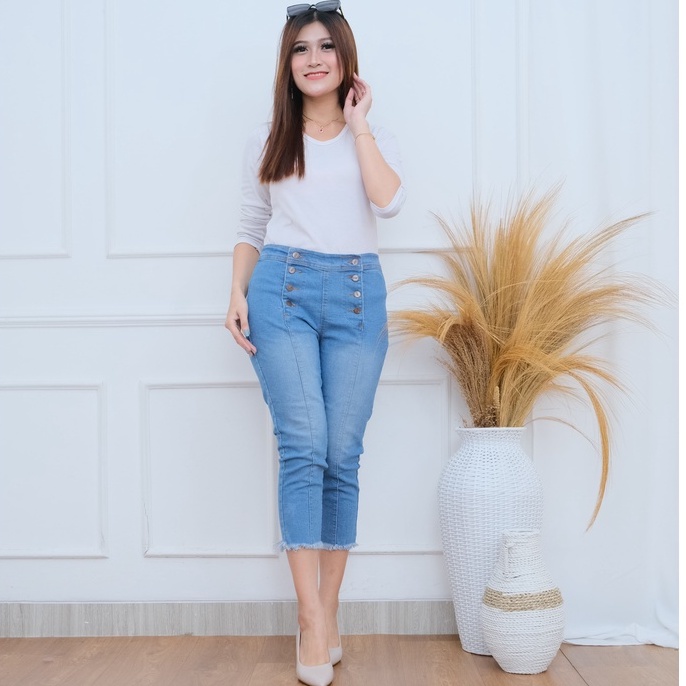 Hotty Highwaist Jeans Rawis Kancing 8 Panjang 7/9