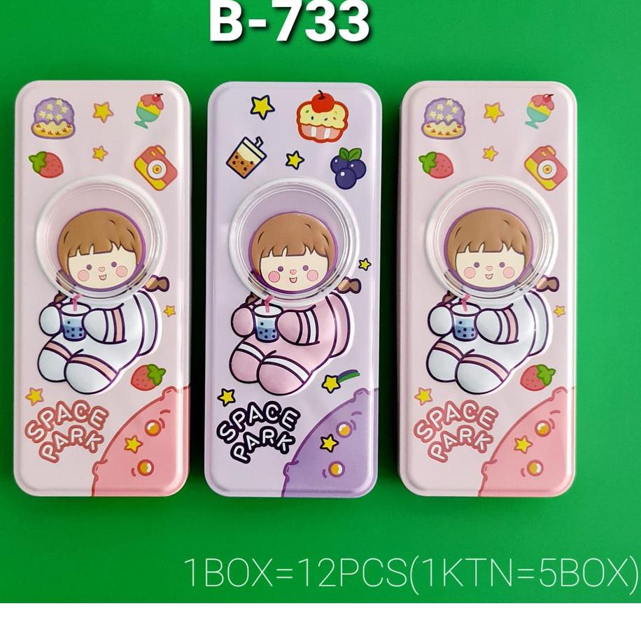 

Flash Sale - Tempat Pensil Kotak Pensil Kualitas Xiao Ling Jing Gambar Timbul Astronot Girl B-733