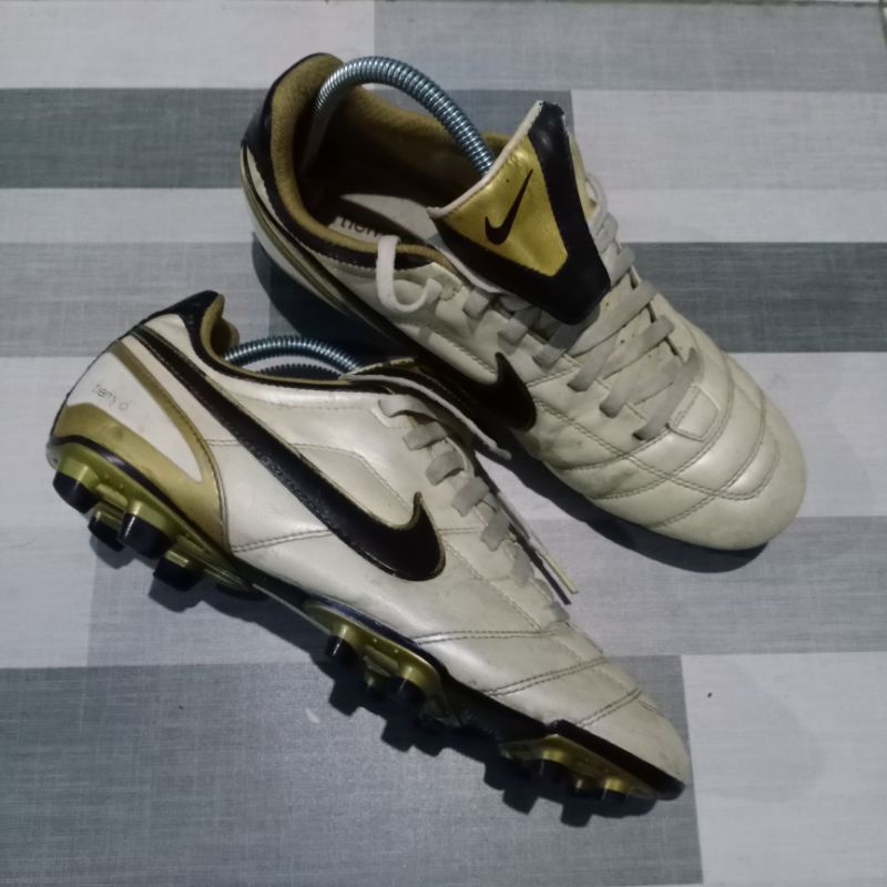 sepatu bola bekas second original