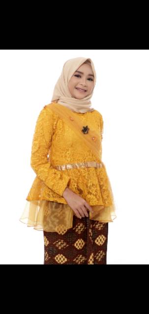 Kebaya selendang