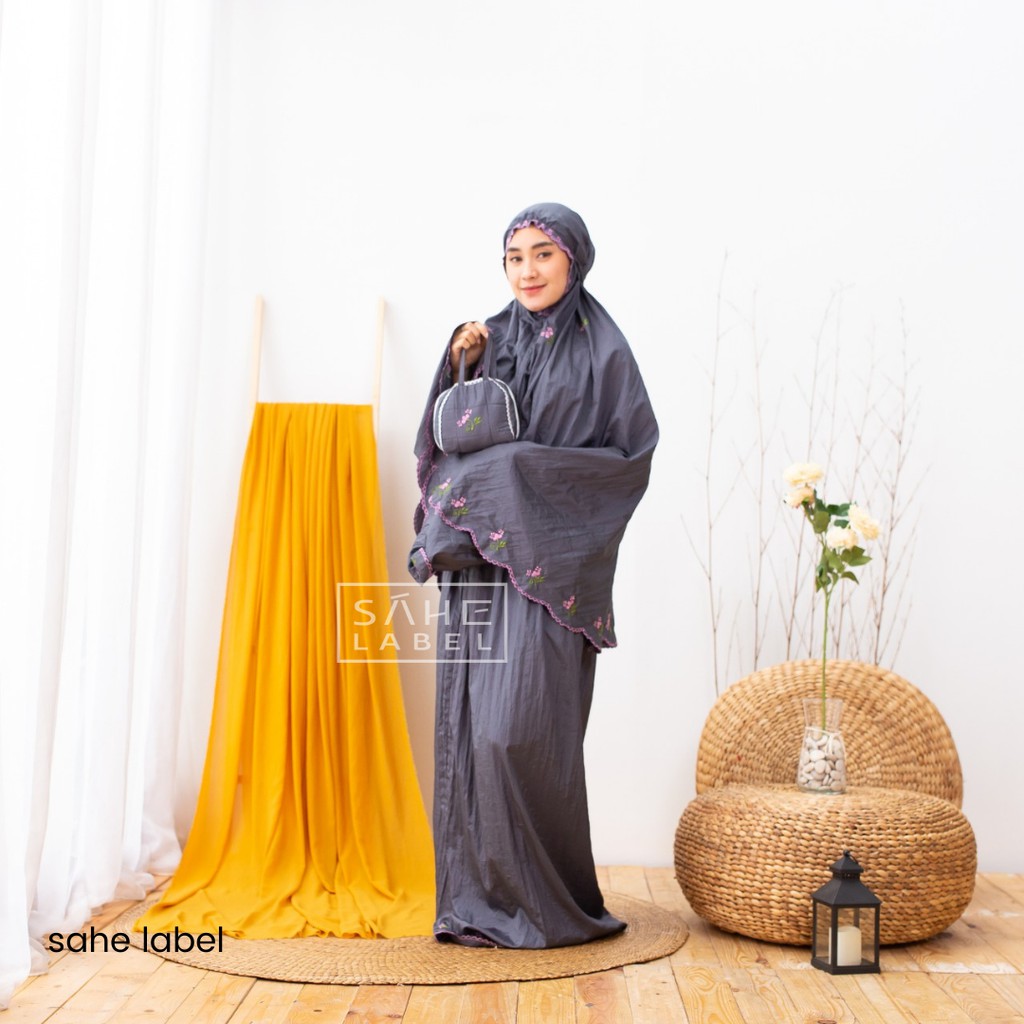 Mukena Parasut Besar Bahan Tebal Bordir Bunga - Mukenah Traveling