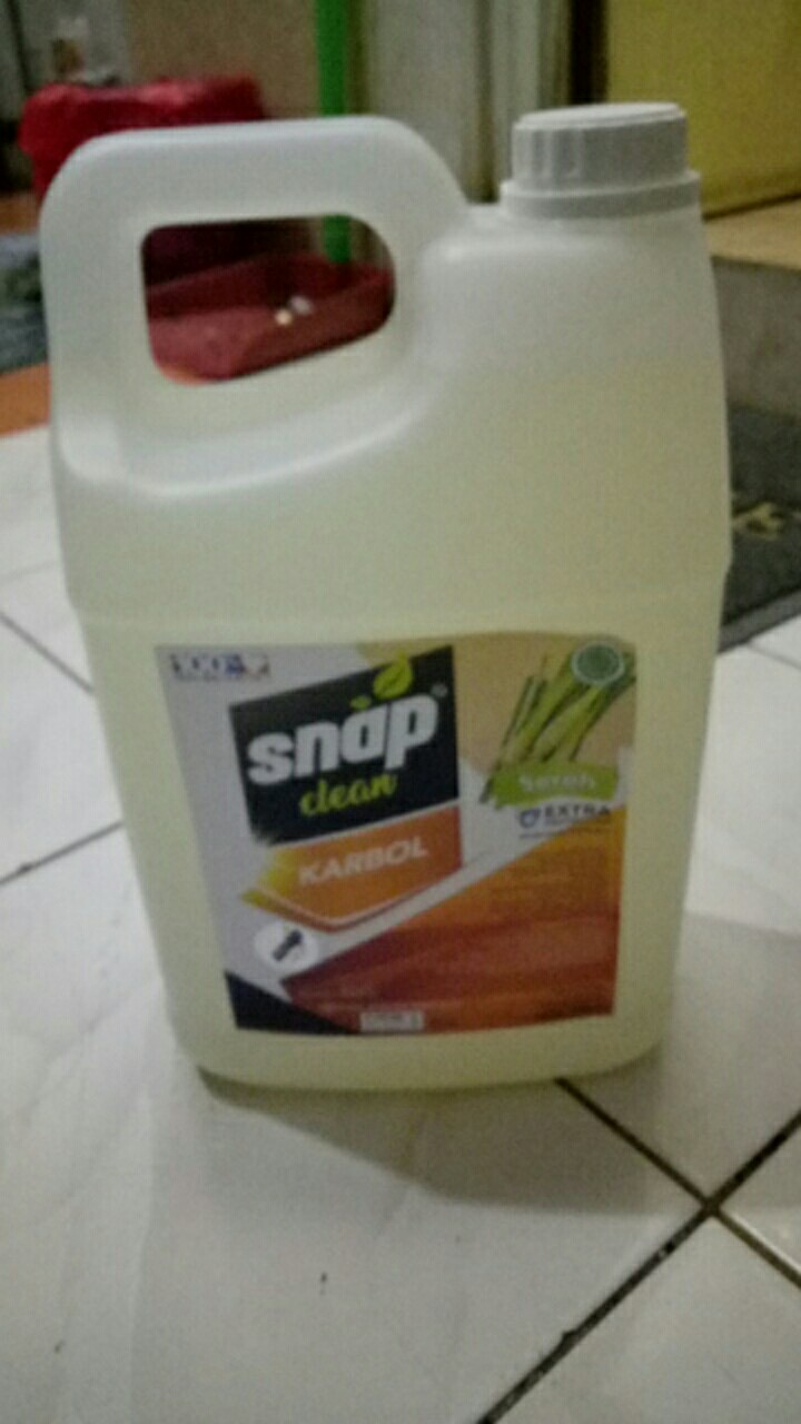 Karbol Mengandung Disinfektan Snap Clean 4 Liter