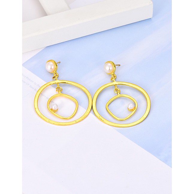 LRC Anting Tusuk Fashion Gold Alloy Pearl Circle Earrings F46821