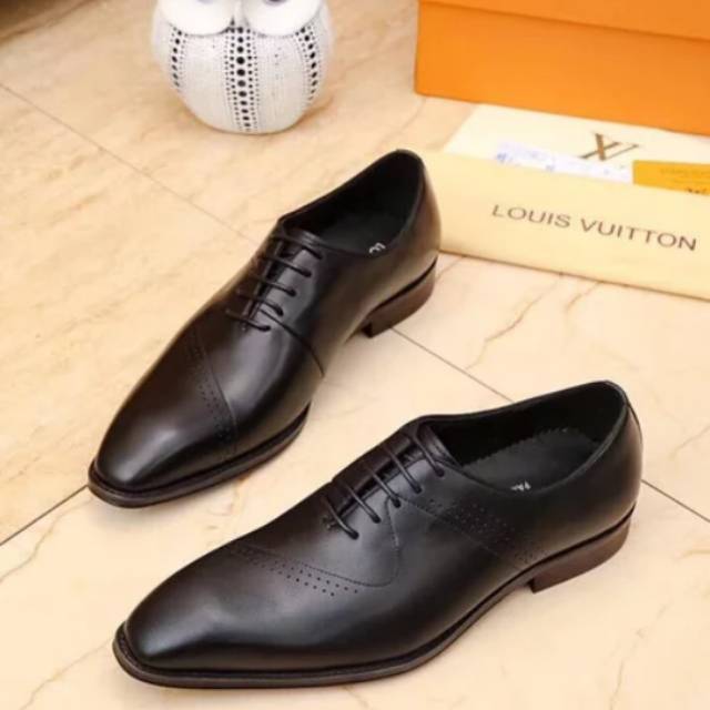 Louis Vuitton sepatu pria