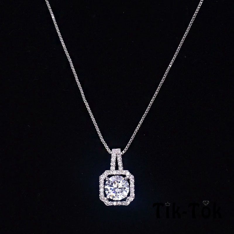 Kalung zircon cantik dengan liontin persegi